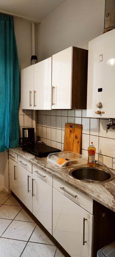 Apartment Othman Falkenstrasse 26 1og L Hannover